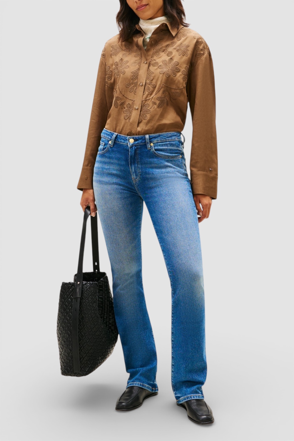 תמונת כל הלוק של מכנסי ג'ינס